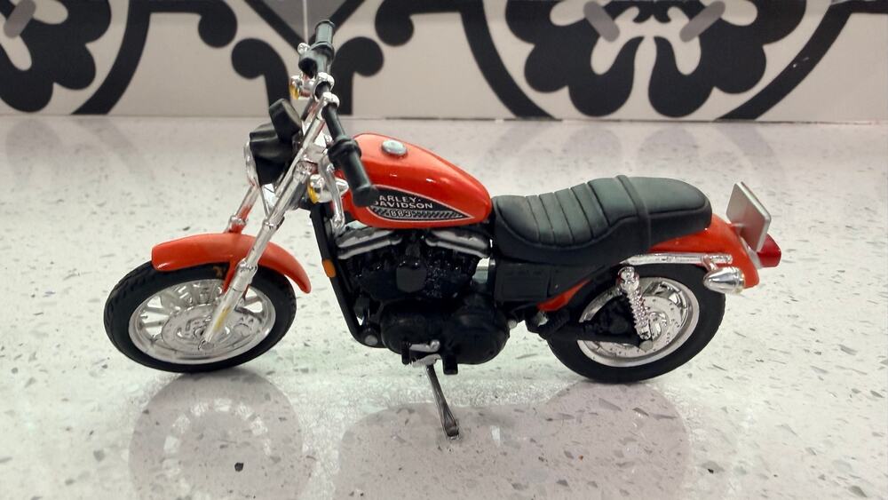 Maisto 1:18 2002 Harley Davidson XL 883R Sportster Orange Diecast Series 14